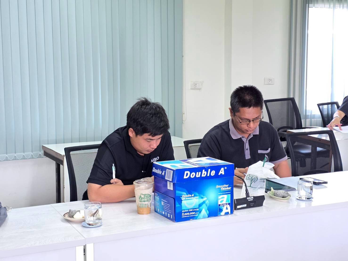 title - ปฏิรูปที่ดินจังหวัดเพชรบุรี พร้อมด้วย เจ้าหน้าที่ ส.ป.ก.เพชรบุรี ประชุมสรุปผลการติดตามแนวทางการแก้ไขปัญหาโครงการแก้ไขปัญหาที่ดินทำกินของเกษตรกรสภาประชาชน 4 ภาค ร่วมกับเจ้าหน้าที่ 3 สำนักของสำนักงานการปฏิรูปที่ดินเพื่ือเกษตรกรรม ได้แก่ สำนักกฎหมาย สำนักจัดการปฏิรูปที่ดิน และสำนักจัดการแผนที่และสารบบที่ดิน